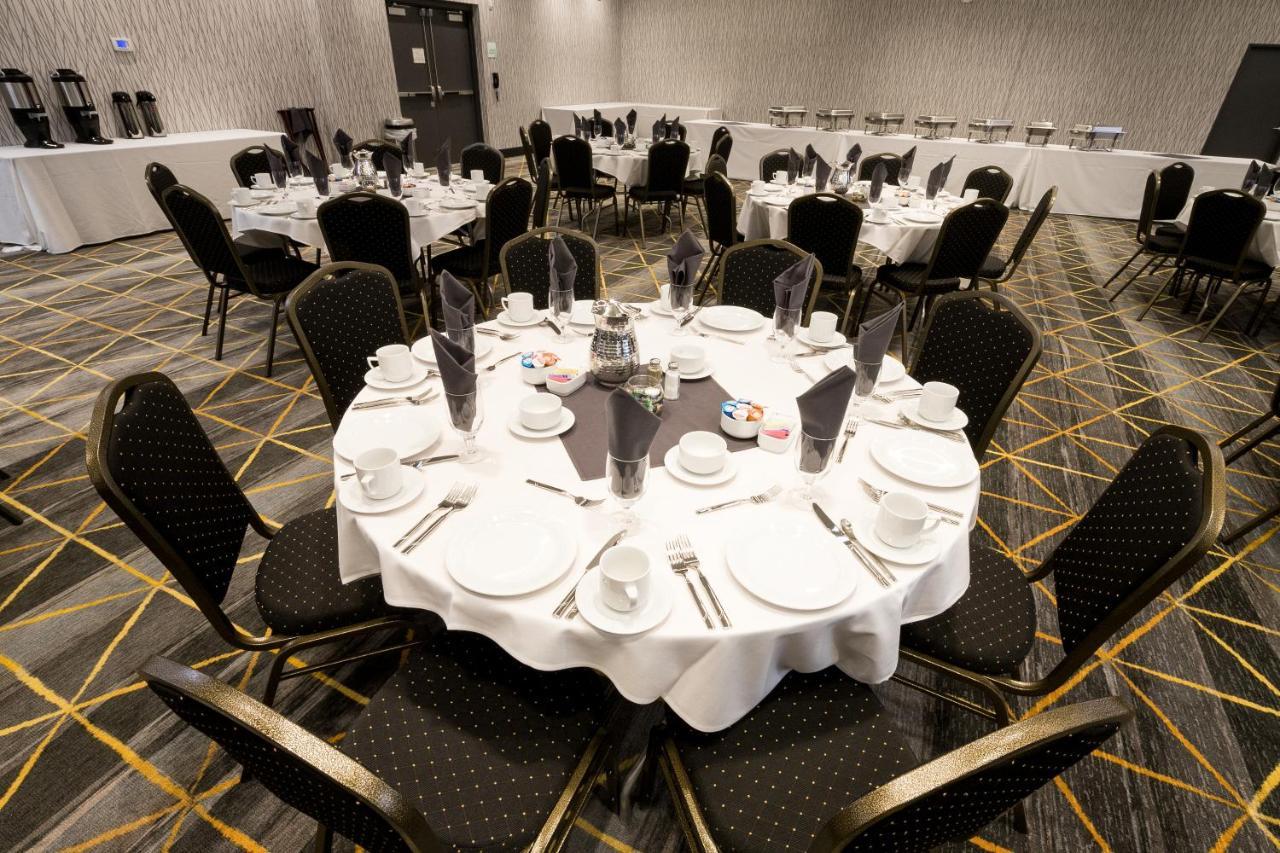 Holiday Inn & Suites Detroit - Troy By Ihg Buitenkant foto